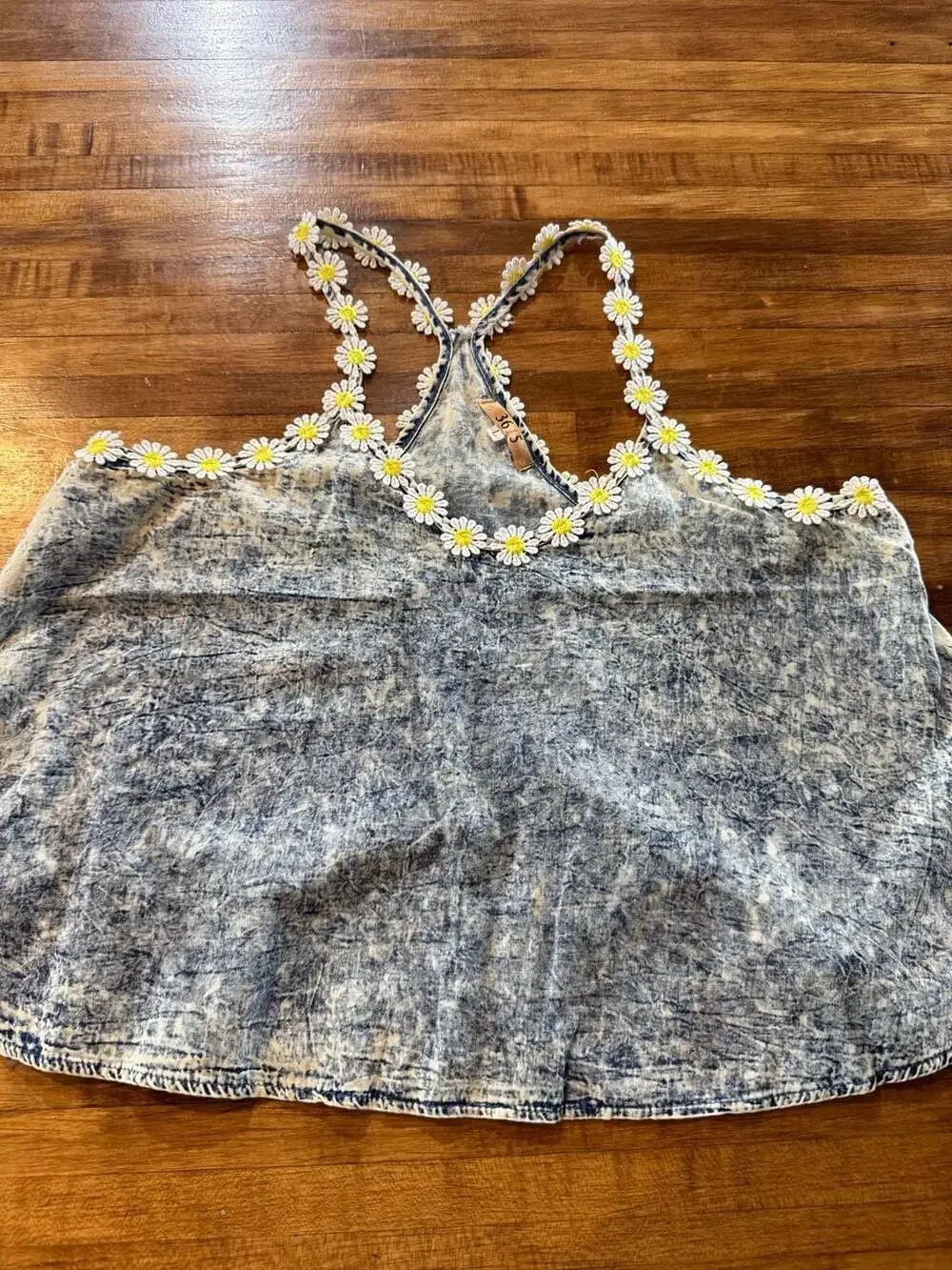 Y2K 36 Point 5 Embroidered Daisy Flower Racer Back Denim Print Top (g17)